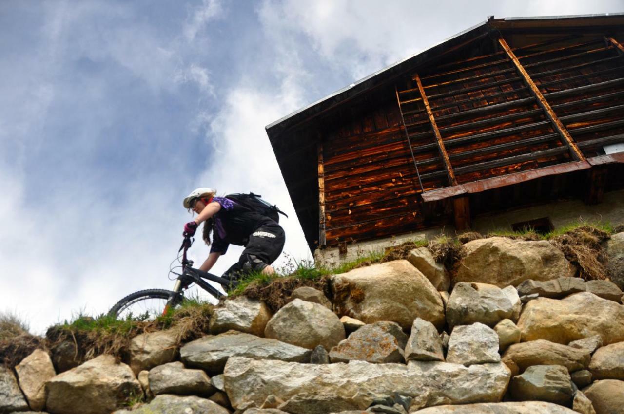 Catrina Hotel Disentis Luaran gambar